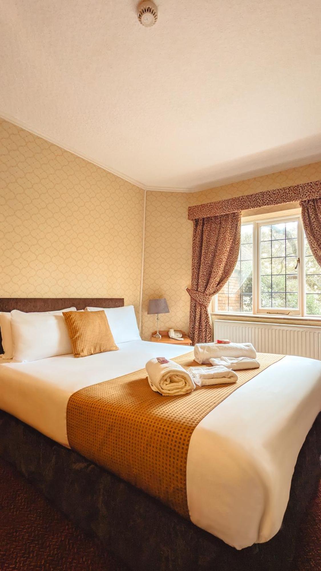 Howfield Manor Hotel 3*