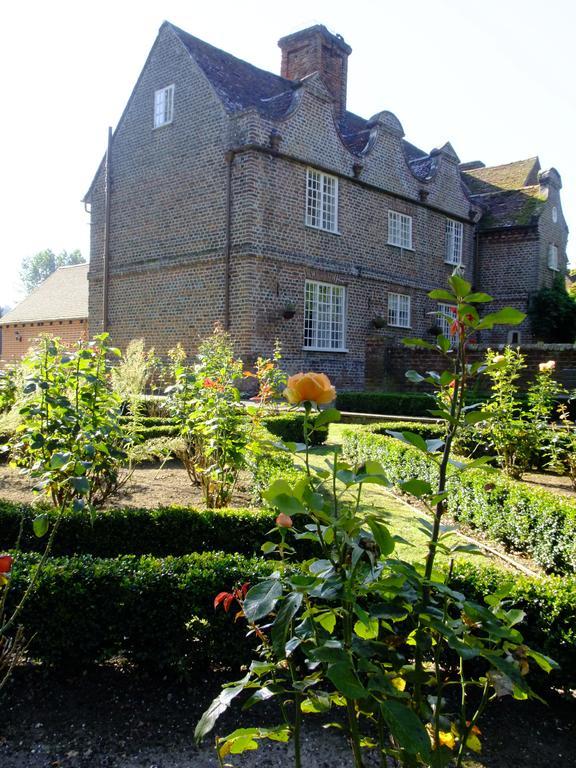 Howfield Manor 3*